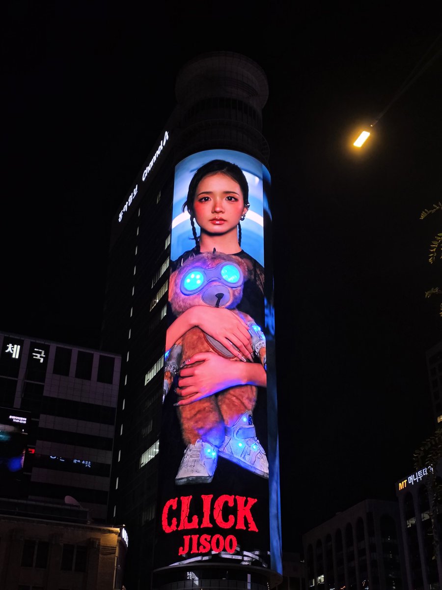 GeorgianBlinks's tweet photo. Jisoo's CLICK advertisement in Seoul, South Korea 🖤🩷

#BLACKPINK #JISOO #CLICK https://t.co/UgP6kPM7a4