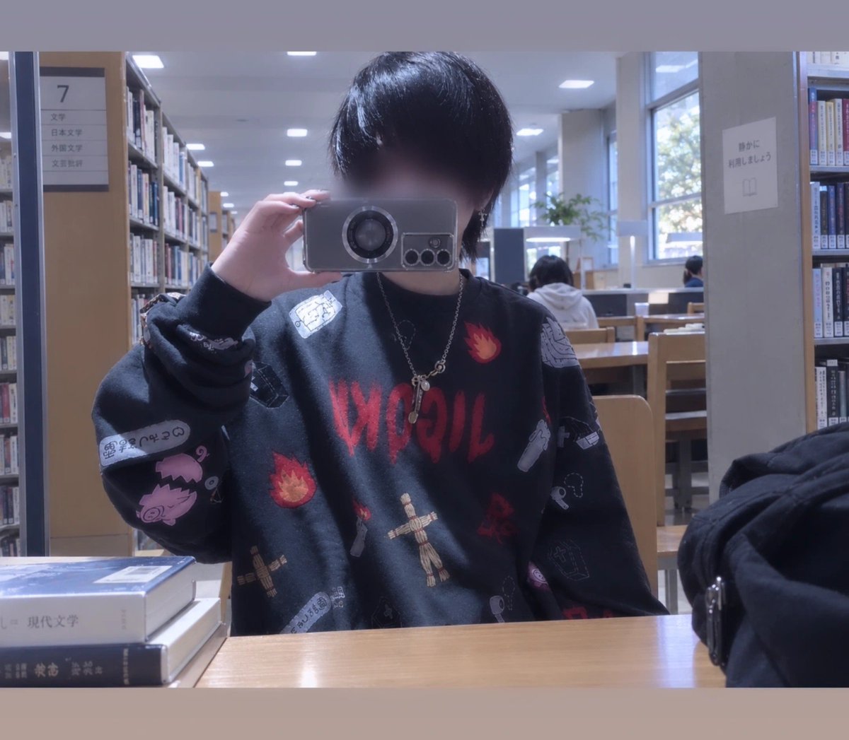 qn0's tweet photo. もうすっかり秋ですね😊✨

今日はずーっと図書館で
皆さんを幸せにする方法など独学で
勉強したり 小説を読んだりしてましたがそろそろ閉館なので外に出たら

少しお外が冷んやりしてましたね💦

今日もみなさんおつかれさまでした🙇‍♂️ https://t.co/DdXDLxmmhw