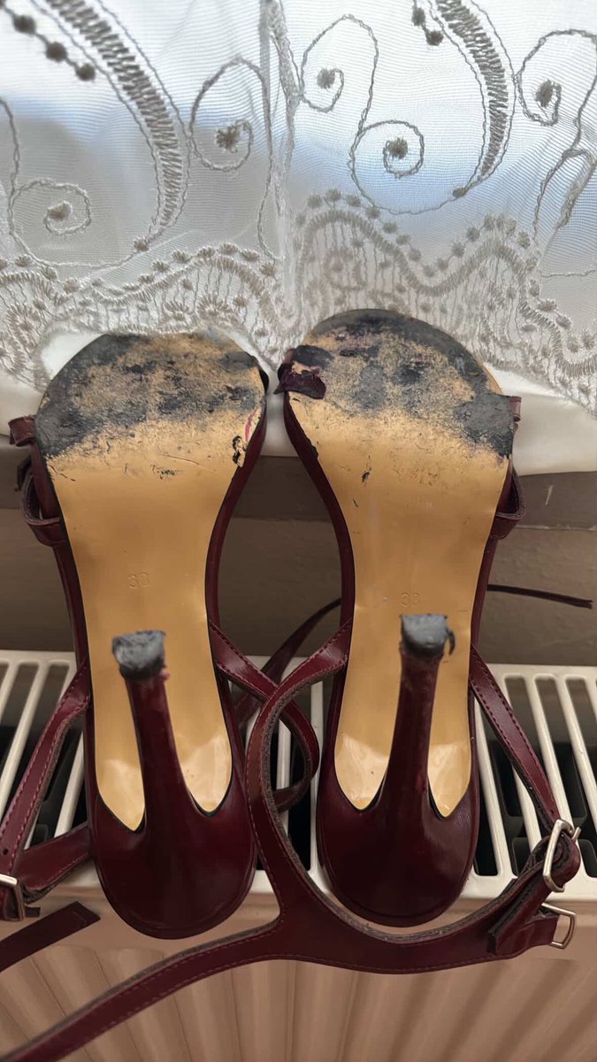 mistressecem06's tweet photo. Günaydın köpeklerim! Ayakkabılarımın altını yalayacak gerçek it lazım #finansalköle #heels #sahibe #köle #sugardady https://t.co/MAzaDRTjid