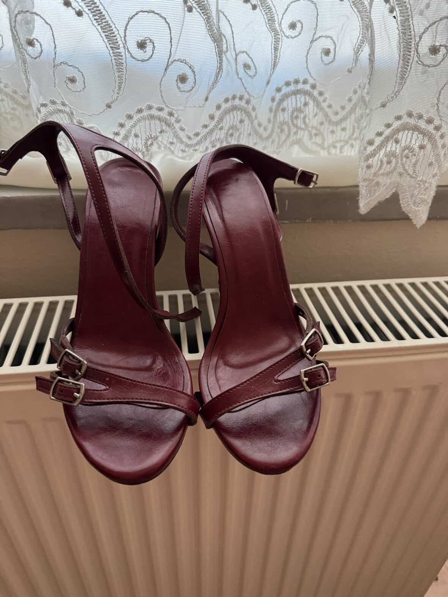 mistressecem06's tweet photo. Günaydın köpeklerim! Ayakkabılarımın altını yalayacak gerçek it lazım #finansalköle #heels #sahibe #köle #sugardady https://t.co/MAzaDRTjid