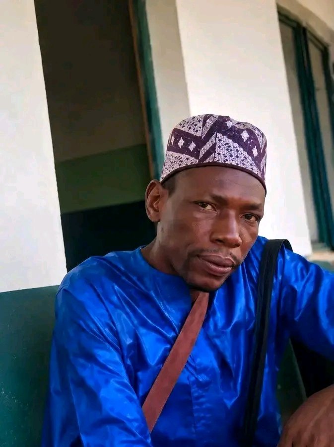 DEGEO7's tweet photo. This is the young man allegedly sent by Sen. Shehu Buba to go after Hassan who was exposing him, and he has been arrested in Niger Republic after failing to get Hassan.
He is the person the woman in one of those videos was talking about. https://t.co/NuMrK0Q8Uv