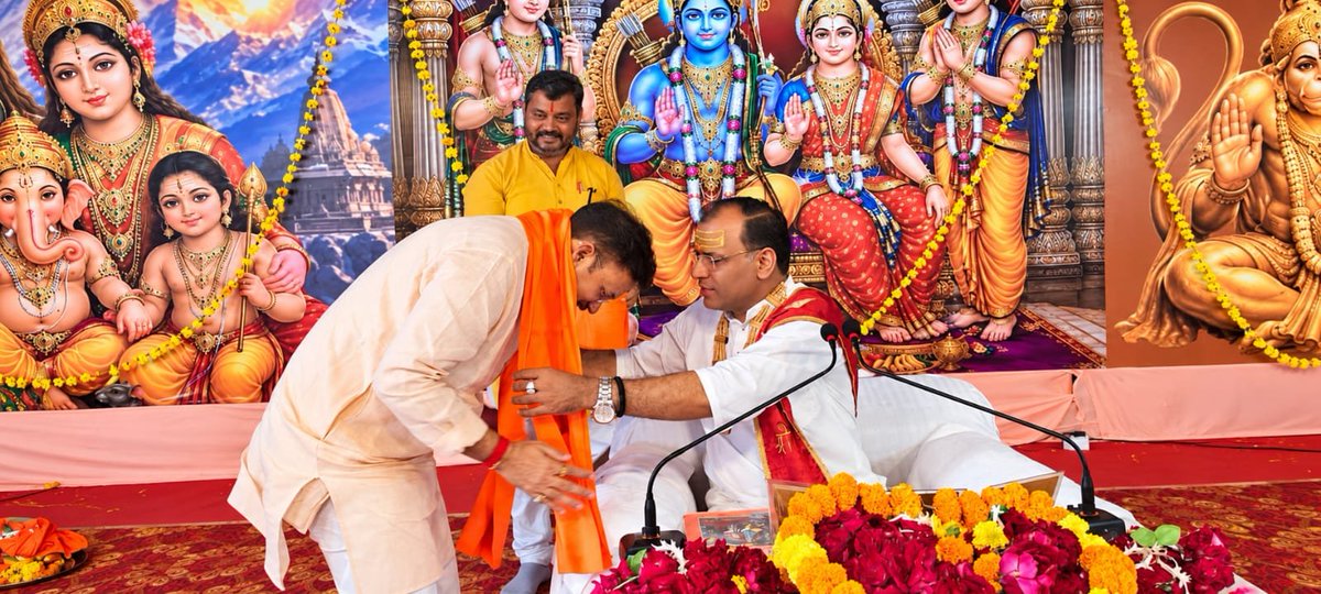devusinh's tweet photo. વિશ્વ હિંદુ પરિષદ દ્વારા નડિયાદ ખાતે પૂજ્ય શ્રી રવિશંકર મહારાજના શ્રીમુખે  આયોજિત શ્રીરામ કથા શ્રવણ કરવાનું સૌભાગ્ય પ્રાપ્ત થયું. 

નડિયાદ ધારાસભ્યશ્રી પંકજભાઈ દેસાઈ ઉપસ્થિત રહ્યા. https://t.co/1RnZxSkXmo