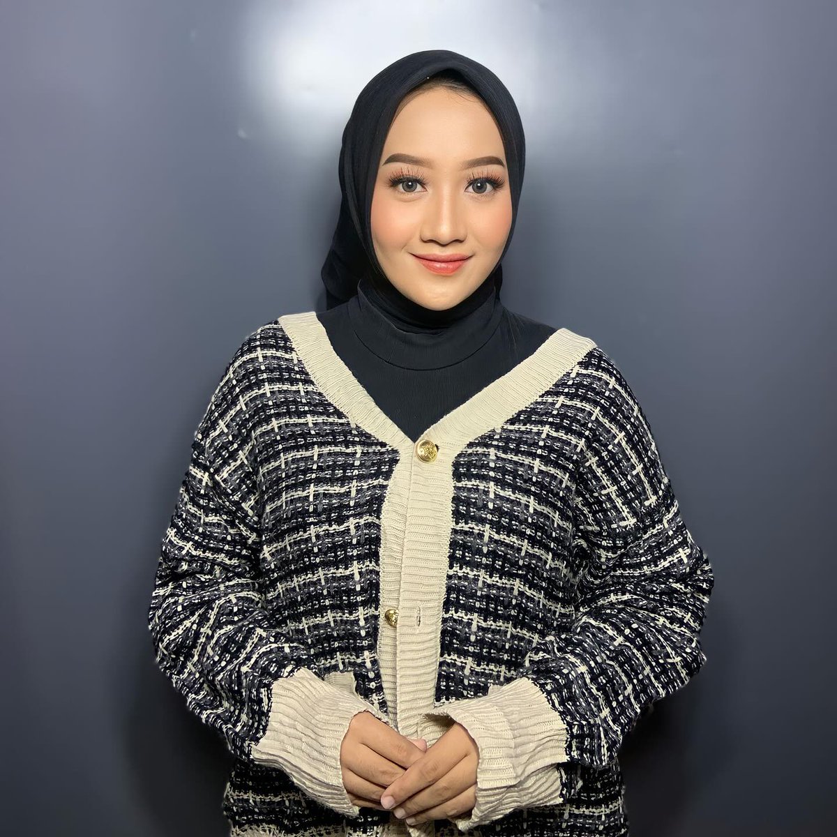 sm_benz's tweet photo. Makeup for a photo composite. https://t.co/lyJjrc0wI0