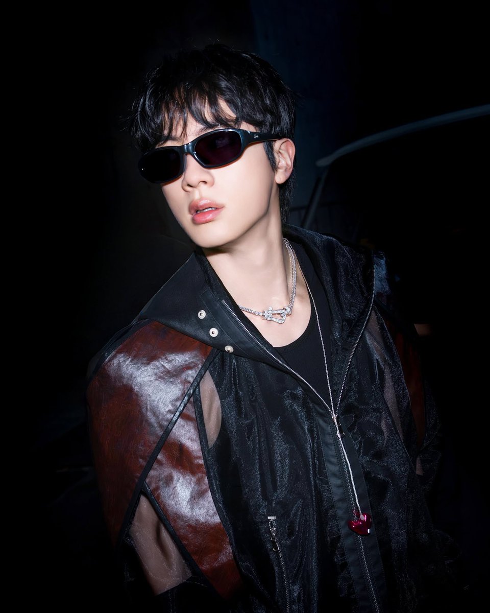 seokjinfile's tweet photo. JIN FOR FRED JEWELRY https://t.co/0u6AdJ6cF9