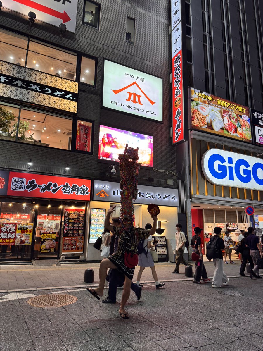 _Ricky0721_JAM_'s tweet photo. 歌舞伎町でアクトワンサービス片山さんと友達になった

写真撮って！ってアクションされたから撮ろうとしたらカメラの電池切れた
Xのフォローお願いされた https://t.co/XjRfowsU4t