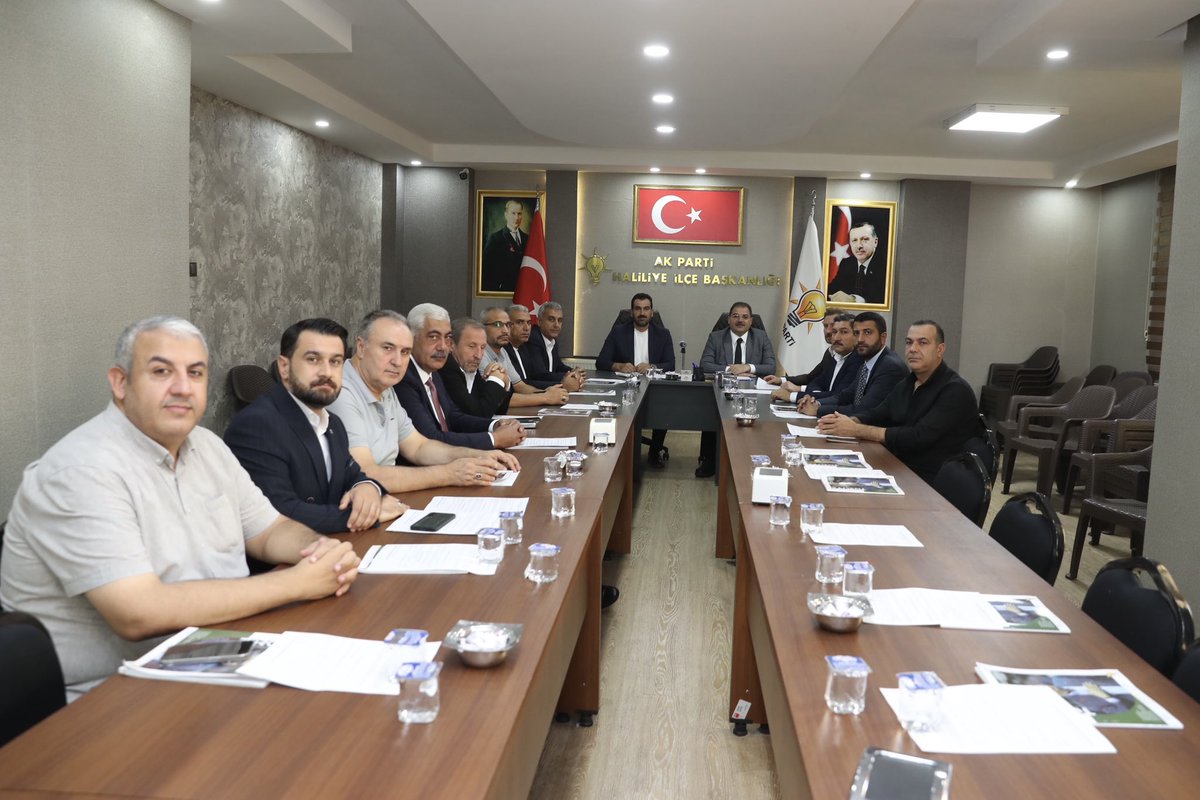 mcanpolatnet's tweet photo. Eylül ayı Belediye Meclis Toplantısı öncesi AK Parti Haliliye İlçe Başkan Yardımcımız Sn. Abdulkadir Aksoy başkanlığında ve meclis üyelerimizin katılımıyla AK Parti Grup Toplantımızı gerçekleştirdik. https://t.co/Opn2ZxmOuh