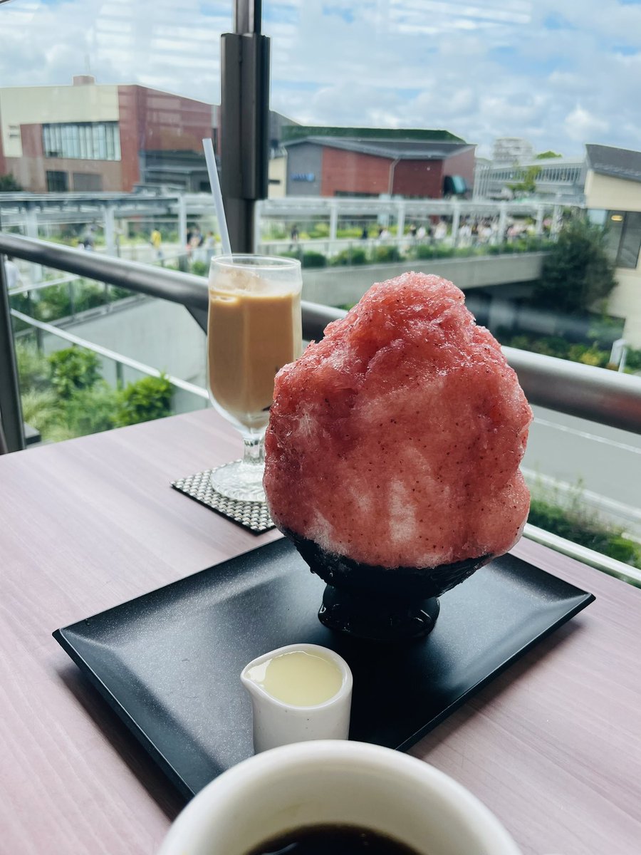 june_sfsb's tweet photo. 今年はおそらく最初で最後のかき氷🍧食べそびれてしまったなぁ〜、あんなに暑かったのに！ https://t.co/mCXCtNQuhU