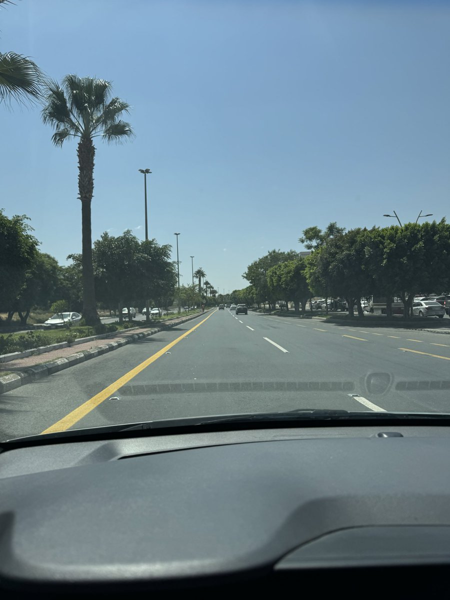 2mazzaa's tweet photo. متواجد في ابها ومر علي شاعر من أهل المنطقة  يقول: 

والله لو خيروني في مركز ابها ولا في قصر مشيد فالسورياتي.. ما اختار غير المحبة والرازق الله 

أنا مصدقك شف اللي بعدي https://t.co/FgzrTQkmpQ