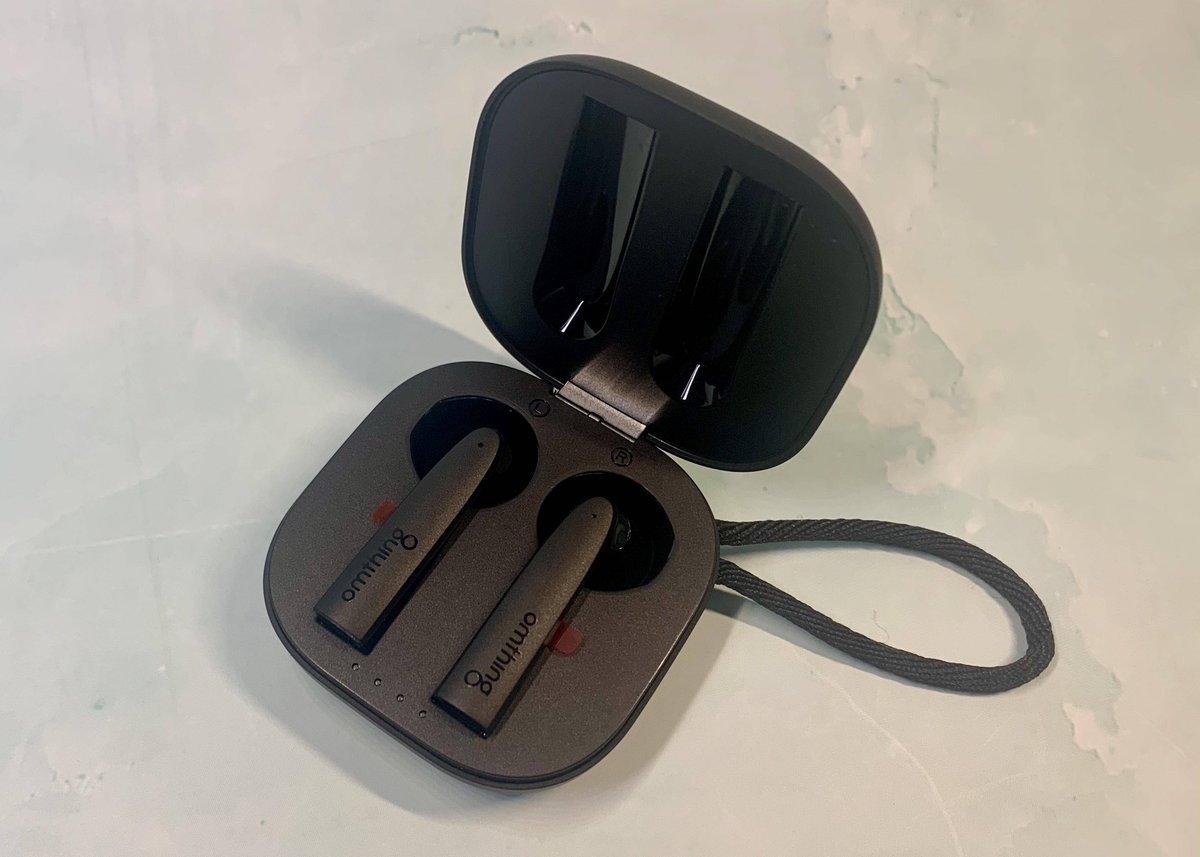 TolgaCakmaj1ff's tweet photo. Got my new wireless earbuds! Unboxing = instant vibe upgrade https://t.co/d3z4GkCgtb