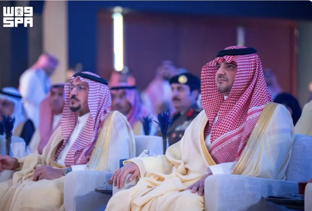SaadAlarify's tweet photo. تشرفت يوم أمس بالمشاركة في مؤتمر الأمن والتاريخ تحت عنوان «تاريخنا ومستقبلنا.. أمن ونماء». الذي نظمته وزارة الداخلية برعاية صاحب السمو الملكي الامير عبدالعزيز بن سعود بن نايف بن عبدالعزيز وزير الداخلية بمشاركة ما يقارب 160 متحدثًا، وعلى مدى ثلاثة أيام و50 جلسة حوارية ثرية بالمحتوى والمعرفة. وسعدت بلقاء عدد من المسؤو��ين والسفراء والمتحدثين والاستماع إلى كلمة الافتتاح الضافية التي قدمها المشرف العام على الموتمر الاستاذ احمد الطويان وكلمات ونقاشات قيّمة تناولت تاريخ وطننا الغالي، ومسيرته الأمنية، وما تحقق له من أمن واستقرار وازدهار. كما تشرفت بلقاء  القامة في التاريخ  الدكتور بشار عواد معروف الذي القى كلمةً قيّمة نيابةً عن ضيوف المؤتمر.
تجربة ثرية ومُلهمة زادتني فخرًا بتاريخ وطننا واعتزازًا بأمنه ومنجزاته. 🇸🇦
 #مؤتمر_الامن_والتاريخ