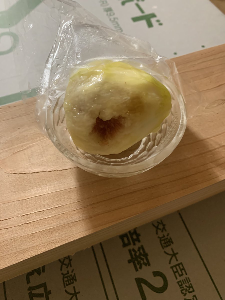 papaoji_h's tweet photo. 今の現場の施主様、お菓子も飲み物も用意してくれる良い人なんだけど、毎日謎の果物持ってこられて味が好みじゃ無いからこっそり持って帰って捨ててるんだけど、流石に毎日は心が痛い😣 https://t.co/PXJzbCnshI