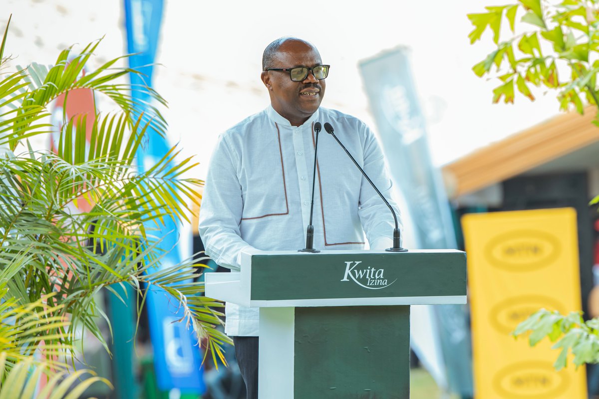 ARCOSNetwork's tweet photo. This week, @ARCOSNetwork  joined fellow conservationists, partners, and community members at Kinigi for #KwitaIzina21, celebrating Rwanda’s incredible strides in gorilla conservation. Congratulations to @RDBrwanda and all partners for another impactful edition! https://t.co/oFZ6CBxINm