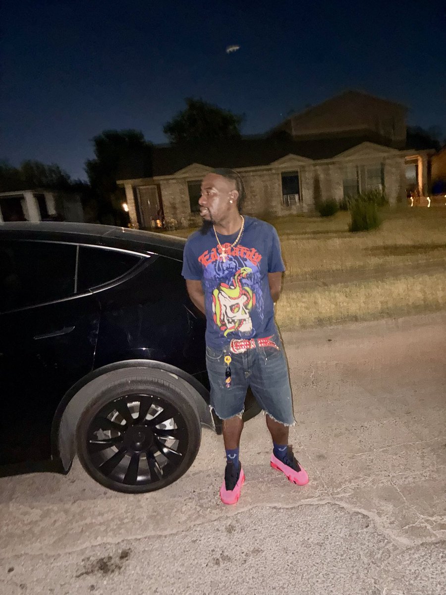 Zay2Trwill's tweet photo. So ain’t nobody tryna cruise the city🤔Nun but good vibes, laughs,  and hysides. Crazy part is we literally get to Chill while the Tesla drive😎😏 https://t.co/AvYezC4OMH