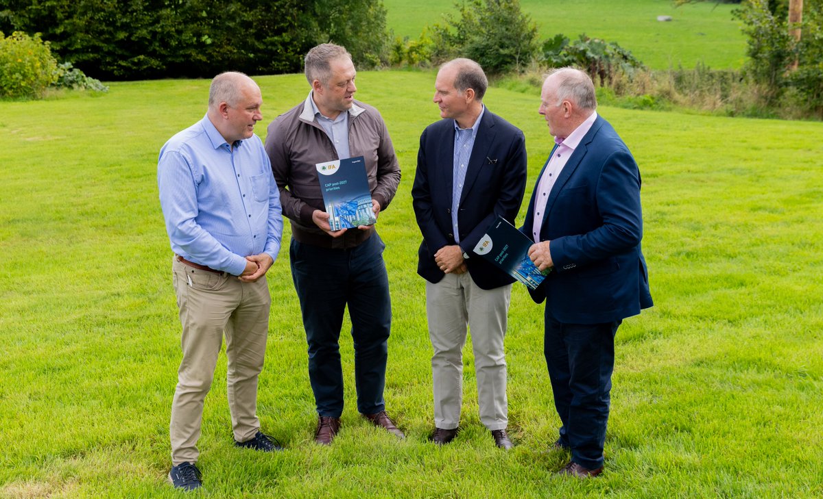IFAmedia's tweet photo. Ahead of the #AGRIFISH Council meeting tomorrow, we met Minister for European Affairs @ThomasByrneTD on the farm of our Meath Chair Patrick Horgan over the weekend. @masgiansanti and @LennartN_LRF joined us to reinforce our CAP budget message. #ProtectCAP https://t.co/2kzkEfJjJK