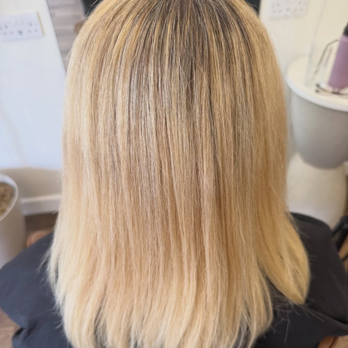 CarlenaSubkqq's tweet photo. This gorgeous blonde is blended, softly cooled and glossed for brightness, dimension and effortless grow-out. If your blonde feels dull, harsh or over-processed, let’s elevate it into something that suits you. https://t.co/B2p8BtTjBF