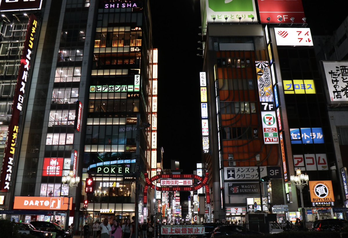 _Ricky0721_JAM_'s tweet photo. 今回の東京旅で時間の都合上、歌舞伎町まで行けるか微妙だったけど、今回も行けて良かった〜☺️

どんな輩に絡まれるかと界王拳状態で潜入したけど、普通に良い人としか接触せず🔥

ドラクエの服来て行ったら「スライムの服のお兄さんどうですか！」って男女に笑いながら勧誘されてホッコリ🐷 https://t.co/SSf468abUt
