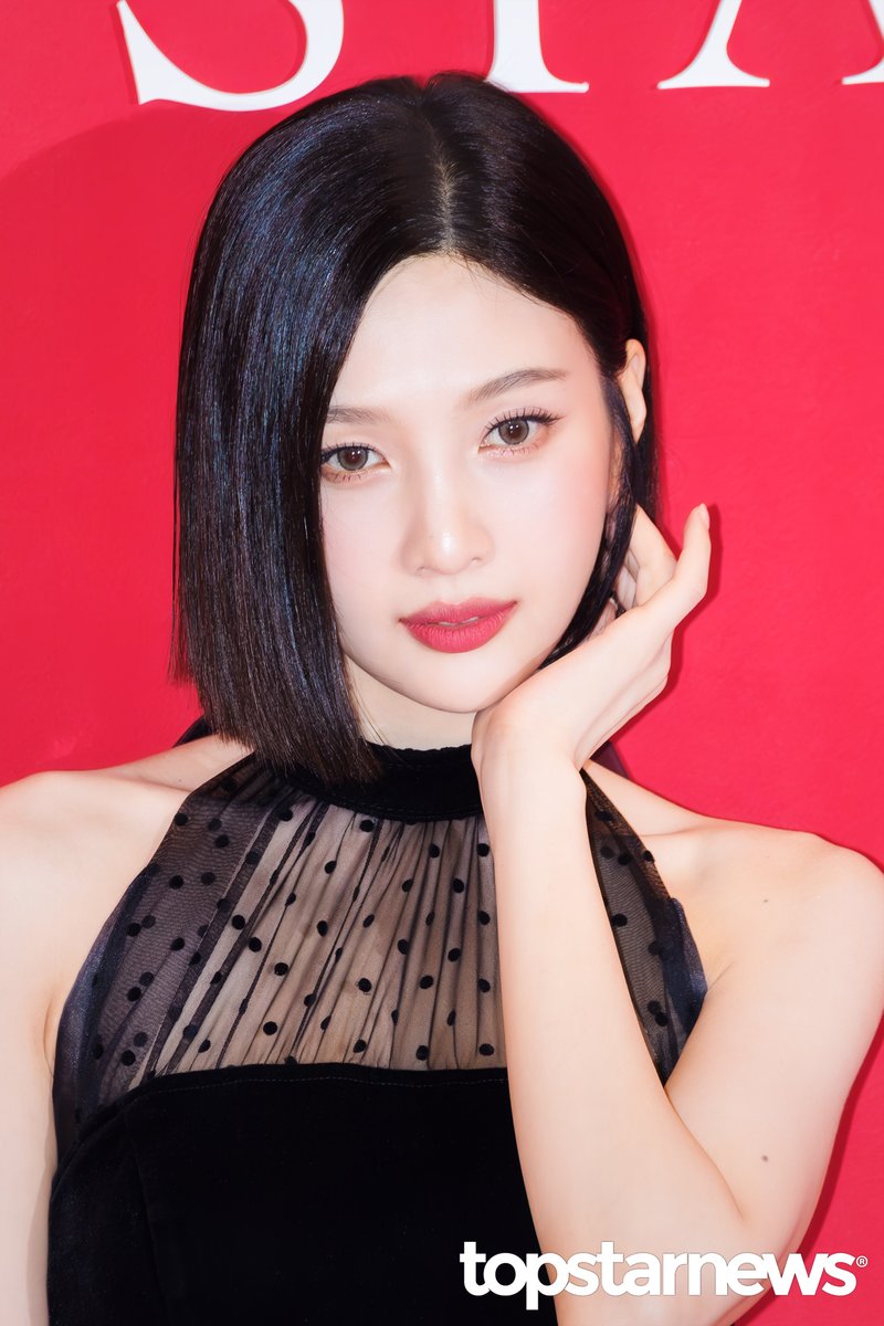 TSN_PHOTO's tweet photo. [HD포토] 레드벨벳 조이, ‘생일 지나니 더 아름다워져’ (디올 뷰티 포토콜) #조이 #JOY #레드벨벳 #RedVelvet #디올뷰티 #포토월 #프리뷰 https://t.co/YfEaOHlYdj <- Original Photo https://t.co/PXWoPHzR1h