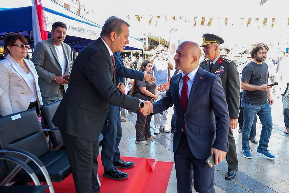 avanilyetiskin's tweet photo. 7 Eylül Aydın’ımızın düşman işgalinden kurtuluşunun 104’üncü yıl dönümünde, Aydın Valiliği önünde düzenlenen çelenk sunma törenine ve Atatürk Kent Meydanı’ndaki anma programına katıldık.

Bu toprakları bizlere vatan kılan başta Ulu Önderimiz Gazi Mustafa Kemal Atatürk olmak üzere, tüm kahramanlarımızı bir kez daha saygı, rahmet ve minnetle anıyorum.