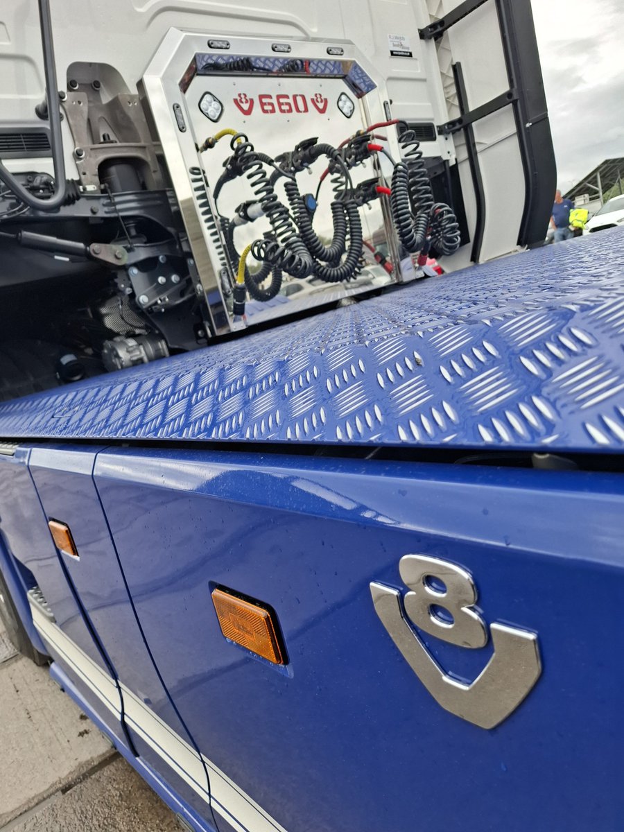 RWKeltruck's tweet photo. Jaga Brothers have added another V8 to their fleet, S Cab, 660bhp, Twin Tag, with all options ticked and for total piece of mind, coupled with a full 4yr R&amp;M contract at our Cheltenham Depot✅️ 👌 #suppliedbykeltruck @keltruck @scania https://t.co/2KrXTQOEWz