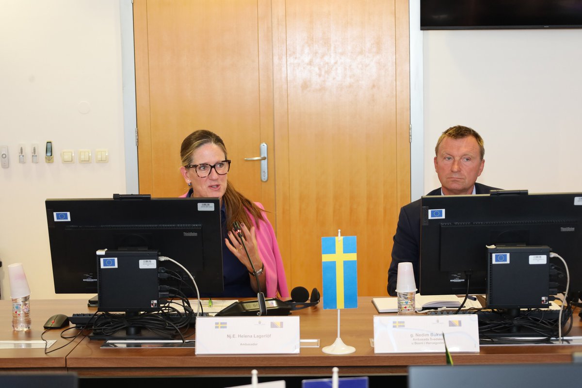 SwedenBiH's tweet photo. 🇸🇪 Sweden proudly supports proven results in strengthening BiH’s justice system. With the 3 phase of the project completed, 🇸🇪 Amb. Lagerlöf highlights faster case processing, reduced backlogs &amp; stronger 🇪🇺alignment — backed by  peer‑to‑peer work with Domstolsverket &amp; Kronofogden https://t.co/I8ozOIoS5D