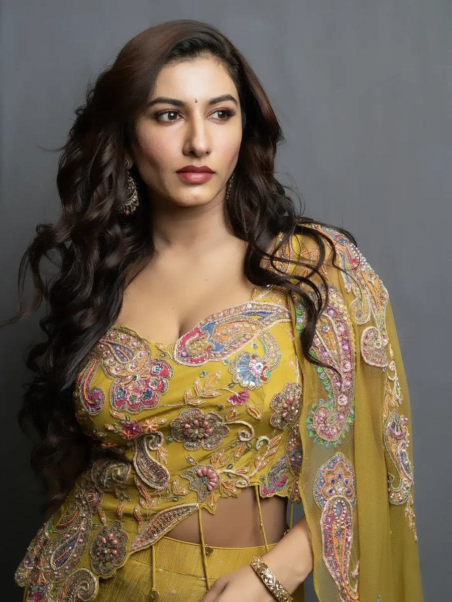 Chennaipatrika's tweet photo. @VishnupriyaBhimeneni #VishnupriyaBhimeneni #TamilActress #KollywoodBeauty #RisingStar #DesiBeauty #InstaBeauty #InstaStar #ModelLife #ActressLife #FashionQueen #PhotoshootVibes #QueenVibes #GorgeousLook #CelebrityStyle #StarGirl #TrendingStar
@Chennaipatrika #chennaipatrika https://t.co/g0CcWMUZd3