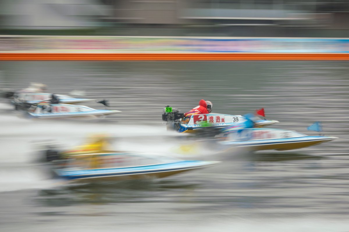 info_cotta's tweet photo. おそようございます。昨日は雨の中をボートレース撮影。流し撮りをメインに撮ってきました。コーナーでの流し撮りは難しいけど面白かった。某写真コンテストに向けていい練習になりました。思った以上の雨で体が冷えました。。。今週もよろしくお願いします。
#森脇章彦
#LUMIXアカデミー
@moriwaki007 https://t.co/jhgwOHMc3B