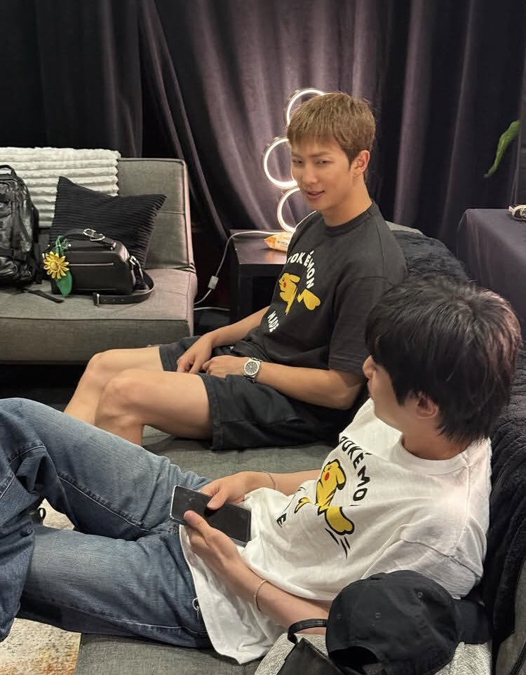 RM_12334's tweet photo. 😻 https://t.co/vkDdbZMl0U