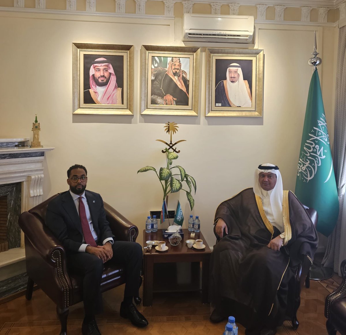KSAembassyAZ's tweet photo. Cənab Səfir İssam bin Saleh Əl-Cuteyli Somalinin Azərbaycanda yeni təyin olunmuş səfiri cənab Abdinur Dahir Fidounu qəbul edib. Görüşdə maraq doğuran məsələlər müzakirə edilib. https://t.co/6CKjHP1ds8