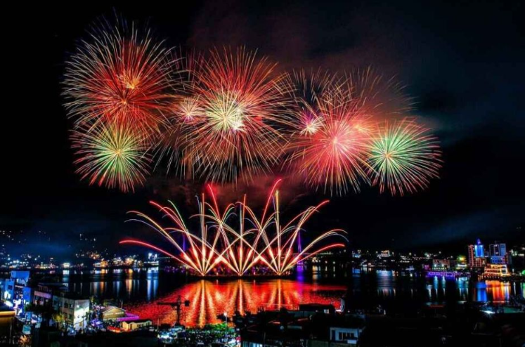 Aurora_5100's tweet photo. 못 봤다고 아쉬워 마세요.
가을 불꽃은 아직 남았습니다. 🎆

2026 전국 불꽃축제 일정
저장하고 여행 계획 잡으세요.

10.3~10.11｜공주·부여 백제문화제
개막·폐막 불꽃쇼 + 드론쇼

10.31｜여수 밤바다 불꽃축제
해상 불꽃 + 드론 라이트쇼

11.7｜제21회 부산불꽃축제
광안대교를 배경으로 펼쳐지는 불꽃쇼

11.20~11.22｜포항국제불빛축제
11.21 메인 국제불꽃쇼

서울은 끝났고, 이제 지방 대형 불꽃 시즌입니다. 
이번엔 어디 가시나요?

※ 날씨에 따라 변경될 수 있으니 당일 공지 확인
#불꽃축제 #가을축제 #부산불꽃축제 #여수밤바다