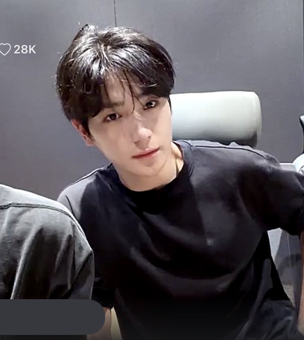 eoomuuk's tweet photo. 왜이렇게생긴거야왜이엏게달콤하게생긴거야아..... https://t.co/z5IGpkctej