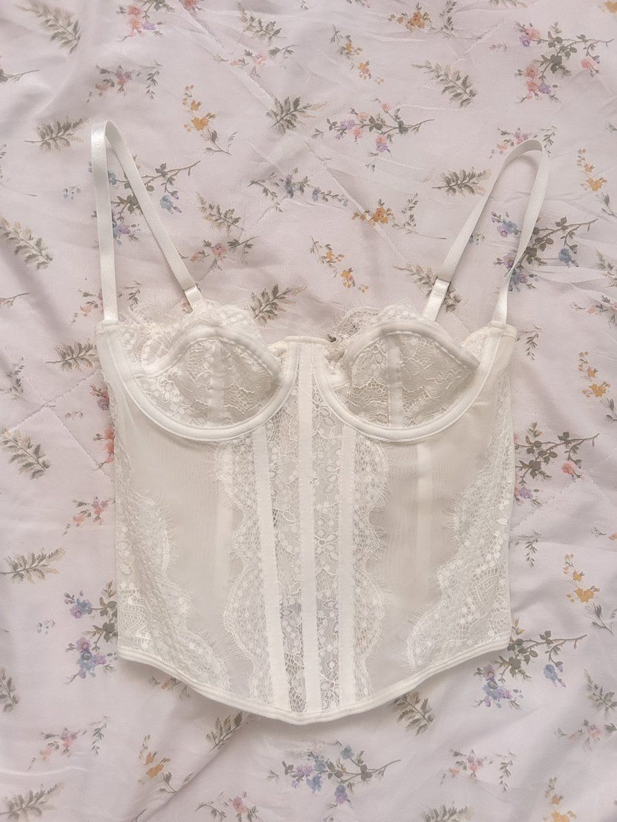 rdlanv's tweet photo. corset ลูกไม้สีขาว เป็นซีทรูคับ
size s
📍200฿ https://t.co/0issoWVOU8