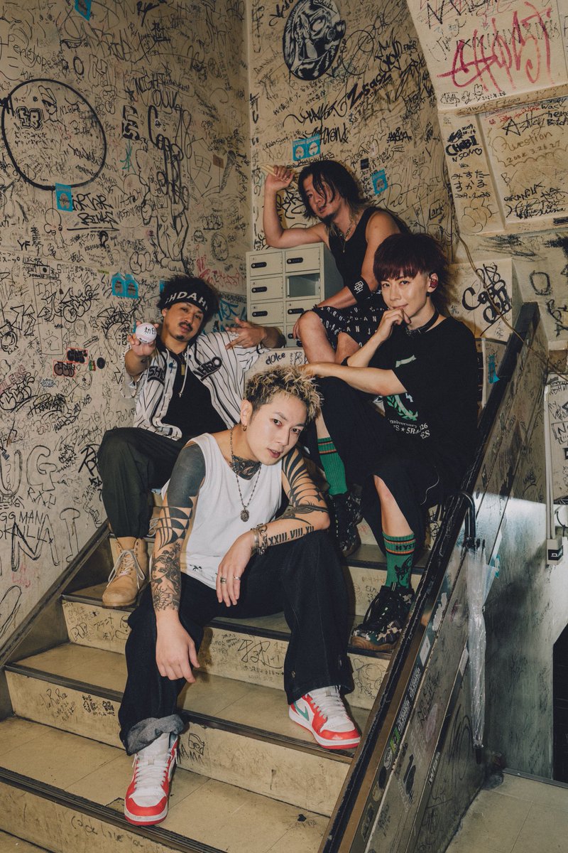 drums_wani's tweet photo. 最高の初日を迎えられました
初対バンNOISEMAKERありがとうございました！！
マジでカッコよかった
良い刺激もらいました🔥

Photo @kakeru_Selendip 
#ASHDAHERO
#ADH5周年
#NOISEMAKER https://t.co/2MGu6yHKoQ