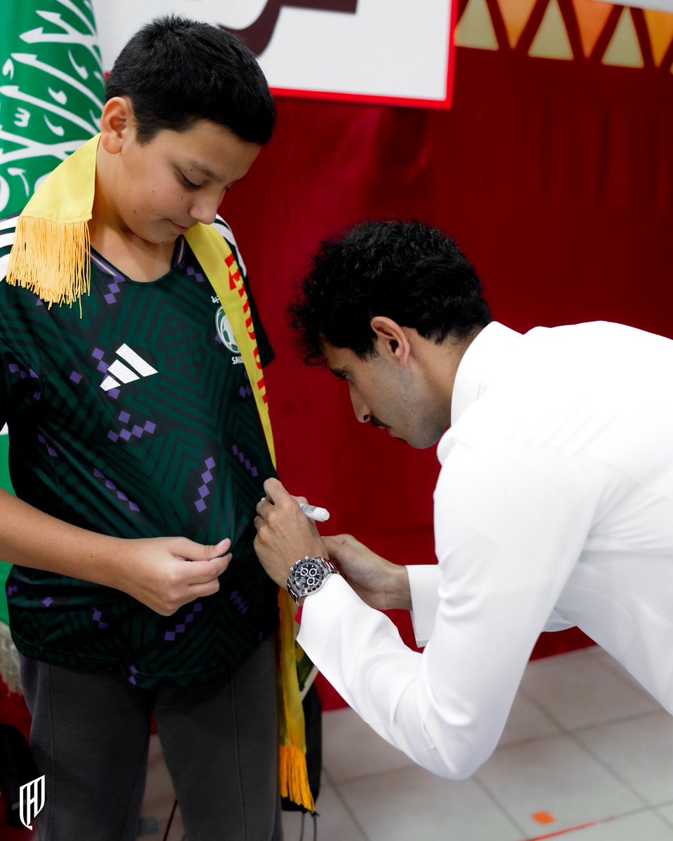 AlQadsiahEN's tweet photo. From the stadium to the classroom, Mohammed made sure the joy never stopped today 💛

#AlQadsiah https://t.co/stg19WhCf5