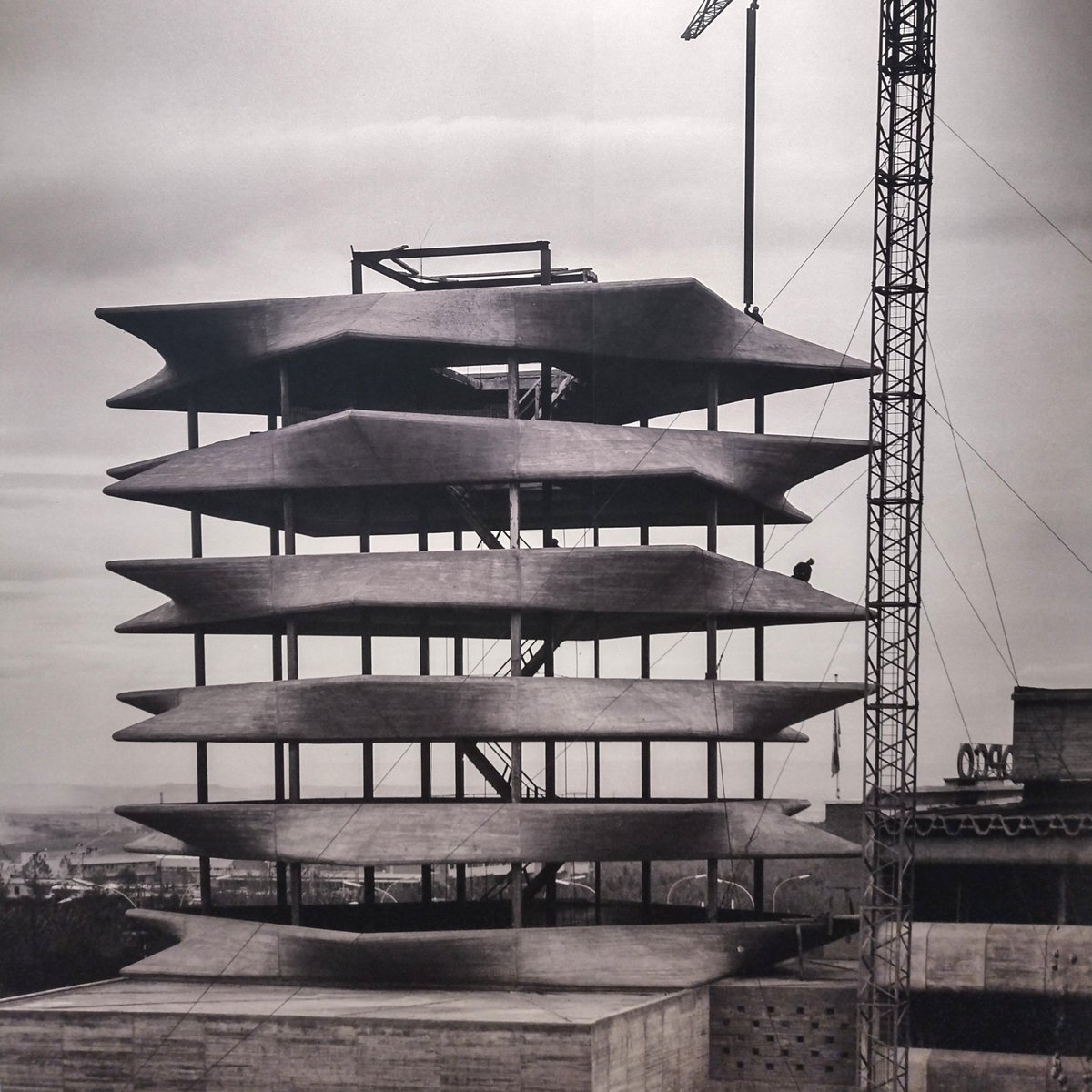 irimarq's tweet photo. Muy interesante ver "Madrid en construcción".
Pero lo sería más identificando a los autores de los edificios.
Lo que es normal en música, literatura, pintura... ¿por qué no en #arquitectura? @CulturaCMadrid
#UnaExpoParaHoy #PleaseCreditTheArchitect https://t.co/86UDS1vFnw