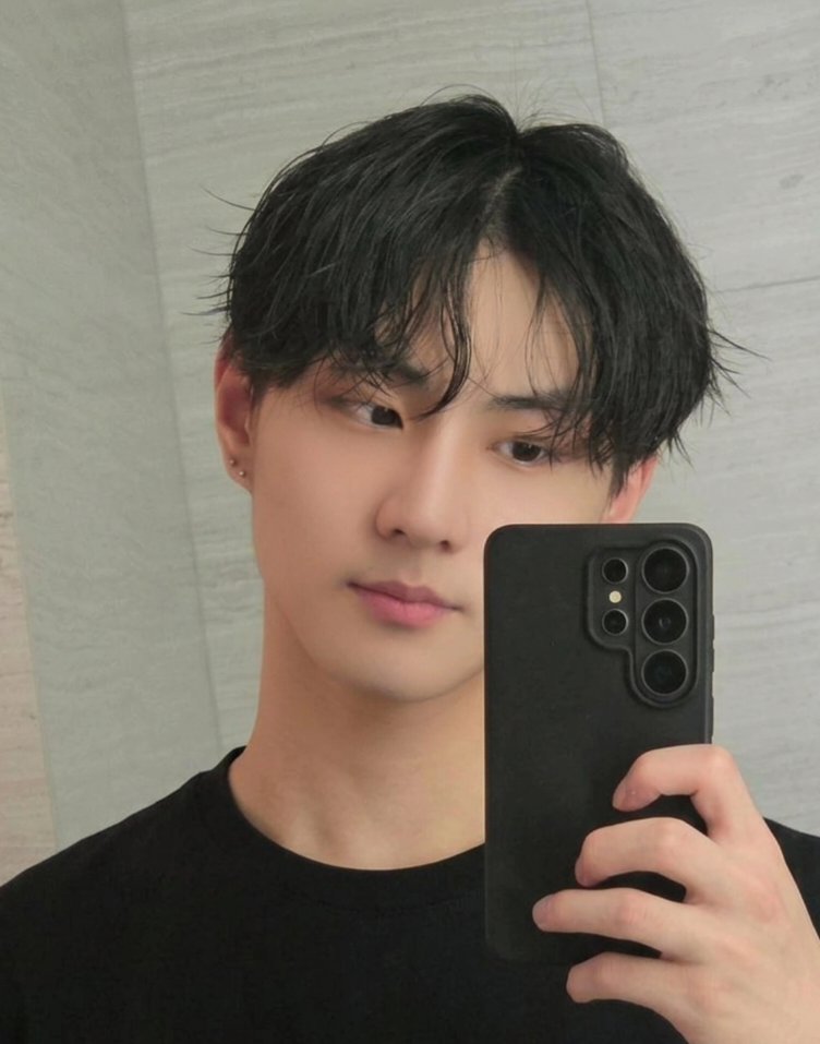 enhypenweverse's tweet photo. [ #정원’s DM ] 260907

🐈: [Picture]
🐈: Cut [my] hair a bit keke
🐈: But the perm isn't gone
🐈: Should [I] do [hair] straightening 
🐈: Anyway
🐈: A lot of people are curious about my saju [Korean astrology birth chart reading]
🐈: Now I'm curious too
🐈: Do you know Saju Kid [on] Naver? 
🐈: Need to pay 990 won for that. [I] tried it and it's quite fascinating
🐈: It's precise somehow
🐈: Not an advertisement.
🐈: [I] want to try once myself
🐈: [I] don't blindly believe in saju but
🐈: [I] did get a bit of goosebumps after looking at the reading
🐈: Made [me] believe in it a bit
🐈: ENGENE too don't believe it too much heh
🐈: Just for fun 

@ENHYPEN_members @ENHYPEN #ENHYPEN #엔하이픈 #JUNGWON