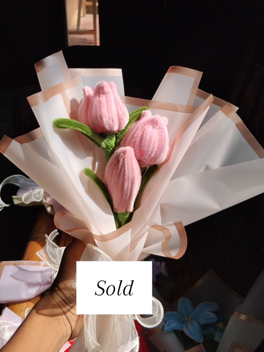 MaryJeiel's tweet photo. Not bad at first: around ₱600 in materials, around ₱1,000 in sales. But that’s only ~₱400 gross profit before counting my time. Each bouquet takes too long to make, so the return isn’t worth the hours.

Nice product. Not a business I want to keep doing. https://t.co/jrNvCzWdGC