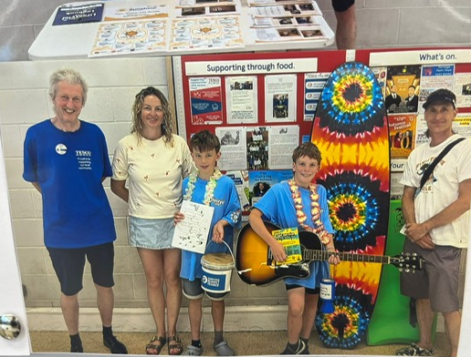 HP_LifestyleYET's tweet photo. 🏊The Water Warriors have been raising awareness about water pollution - inviting people to make a pledge and helping charities 🤽‍♀️
They have even written their own song! 🎶🙌
#Lifestyle 2026 #HumbersidePolice #MakeADifference #SummerFun https://t.co/kSevlI8zvw
