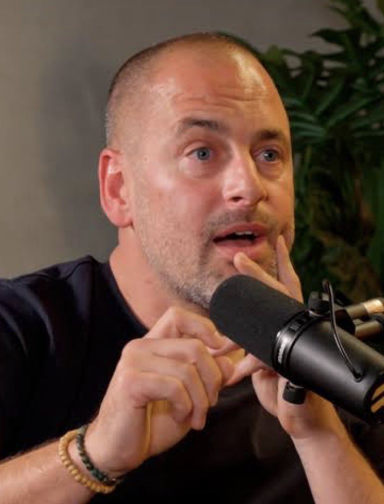 centreGoalHQ's tweet photo. 🚨🎙️Joe Cole on Arsenal after their game against Chelsea:

“Listen, Arsenal fans might not like this, but somebody has to say it.

I watched Arsenal against Chelsea yesterday and I was honestly disappointed. This is the Premier League champions? I’m sorry, but that performance did not look like a team capable of going deep in the Champions League.

They may have won the Premier League last season, and credit to them for that, but if they think they can take this level of football into Europe, they’re in for a very rude awakening.

I saw very little quality. The football was slow, predictable and, at times, honestly difficult to watch. They rely far too much on set pieces, physicality and waiting for something to happen.

And then you hear Arsenal fans talking about the Champions League like it’s already theirs.

No chance.

Europe is a completely different animal.

You won’t get away with everything you get away with in England. You won’t get referees constantly giving you the benefit of the doubt. You won’t be able to complain your way through every difficult moment.

Against Chelsea, I felt some of the big decisions went Arsenal’s way, and that helped them massively. But if your plan is to depend on officials when the football isn’t convincing, you’re not winning the Champions League.

Real Madrid, Bayern, Barcelona, PSG — these teams will punish you.

And I’ll say something even stronger: if Arsenal continue playing this way, I don’t see them winning anything in Europe.

Winning the Premier League last season is history. Congratulations, enjoy it. But the Champions League is asking a completely different question now.

Can you perform against the best teams in Europe?

Can you handle pressure?

Can you create chances without relying on set pieces?

Can you win when the referee isn’t giving you the decisions?

That’s where I have my doubts.

Arsenal have a very good squad, but sometimes they play like a team terrified of losing rather than a team desperate to win.

And if they take that mentality into the Champions League, they’ll be watching the latter stages from the sofa.

Premier League champions? Absolutely.

Champions League contenders? After watching that performance, I’m not convinced.”