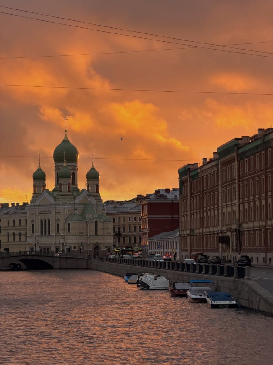 Bestfriends090's tweet photo. С закатами в Петербурге тоже повезло. https://t.co/LgG0T6njUU