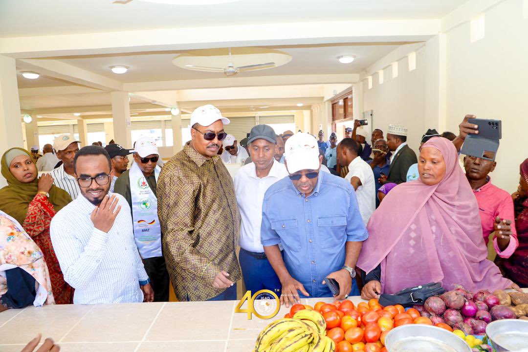 IGADsecretariat's tweet photo. IGAD Executive Secretary H.E. @DrWorkneh is in Ali-Sabieh and Ali-Addeh, Djibouti, to inaugurate and hand over transformative infrastructure developed under the Regional Migration Fund.

Together with Djibouti’s Minister of Decentralisation and funding partners from the German Government and KfW, the Executive Secretary is unveiling a EUR 10 million investment that will expand economic opportunities, strengthen skills development and improve essential services for more than 6,000 refugees and members of host communities.

This is regional cooperation delivering tangible impact where it matters most—in people’s lives.

#RisingWithIGAD
#TakingIGADtoThePeople
#OneRegionOnefuture
