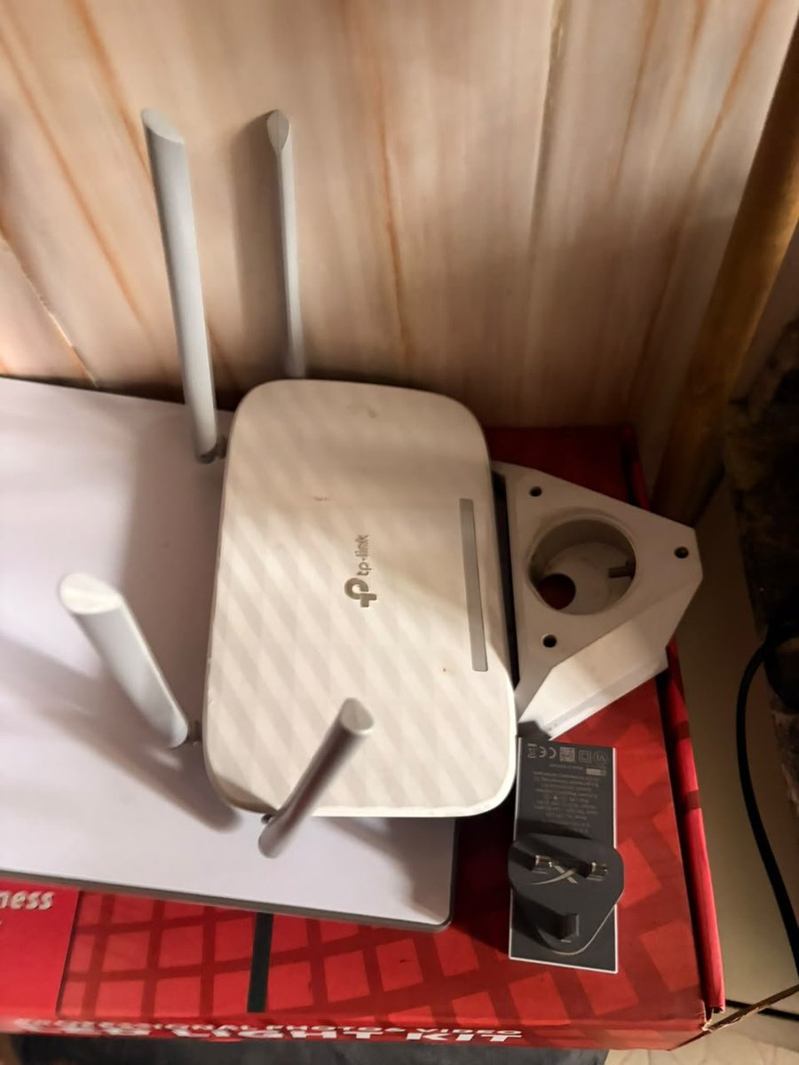 pabl0theEngine's tweet photo. gm dads and moms. my guy wants to sell his Starlink mini with tp link router

450k https://t.co/o3olTYFvkl