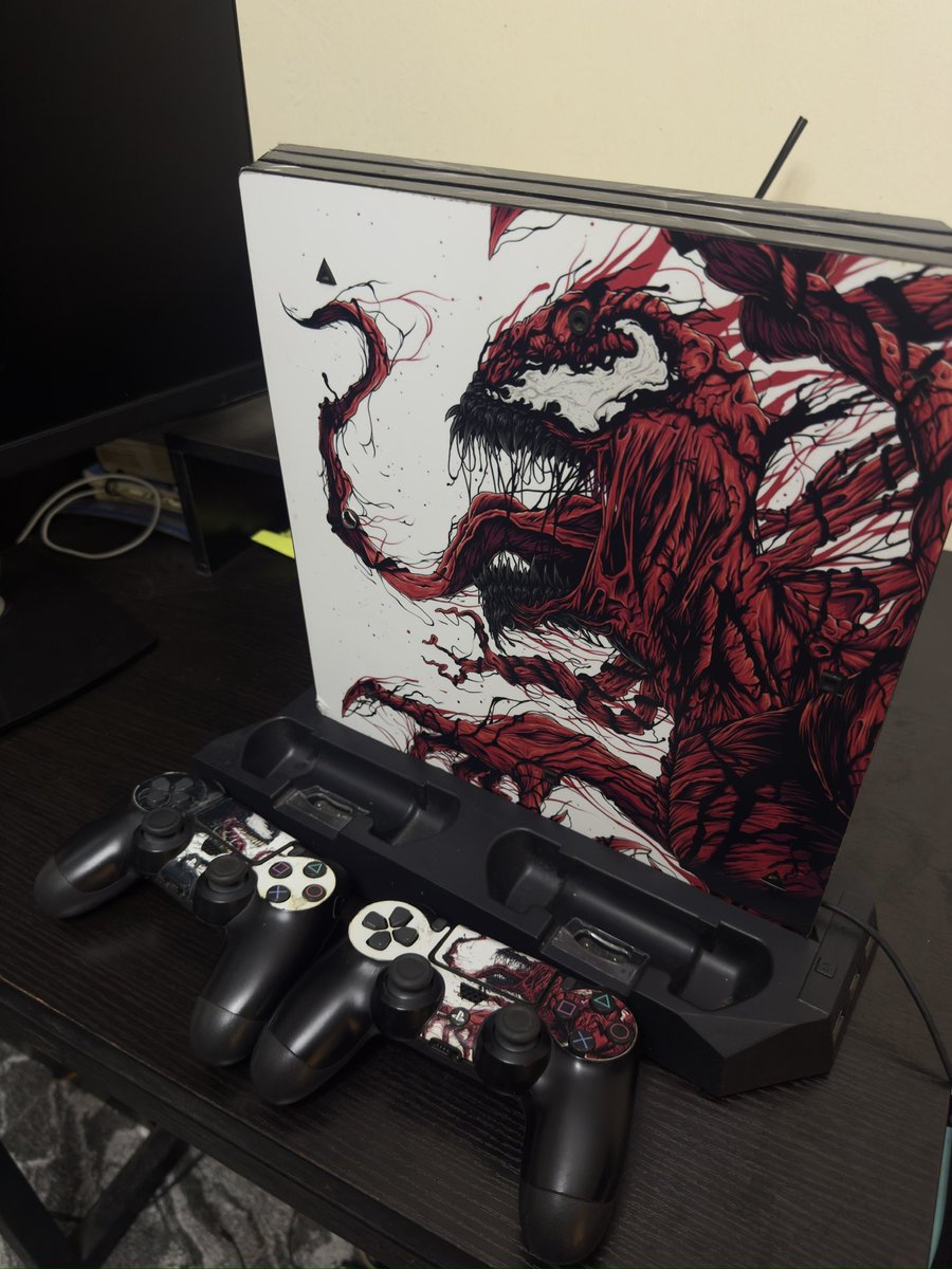 pabl0theEngine's tweet photo. my guy said he has outgrown his ps4 pro with 2 pads and a couple games so we're selling

280k https://t.co/AnFWL9vh65