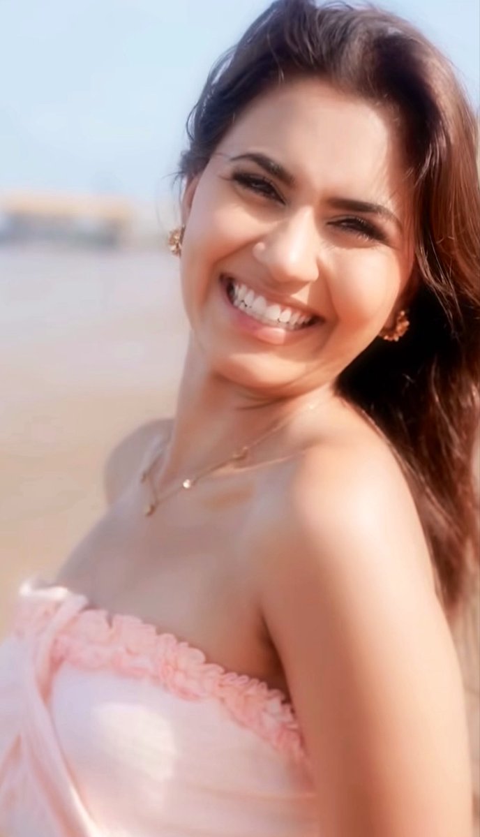 Jeeya04's tweet photo. There's something so effortlessly special about Akanksha.

The grace, the warmth, the quiet confidence she has a way of making everything feel a little brighter.✨💖

Just pure admiration! 🧿🫶🏻
#Akanksha #Akkusena @Akanksha10_C https://t.co/gyJeqgjhGi
