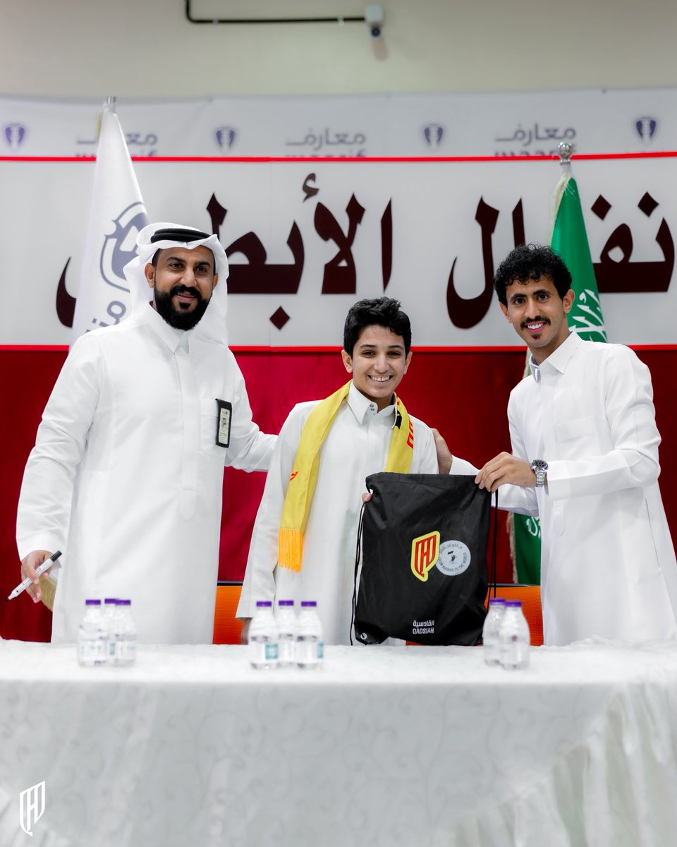 Alqadsiah's tweet photo. سفراء #القادسية نزرع حب النادي فيهم .. ويكبر معهم للأبد ❤️💛

#برنامج_الزيارات_المدرسية https://t.co/LIwxbPPwgA