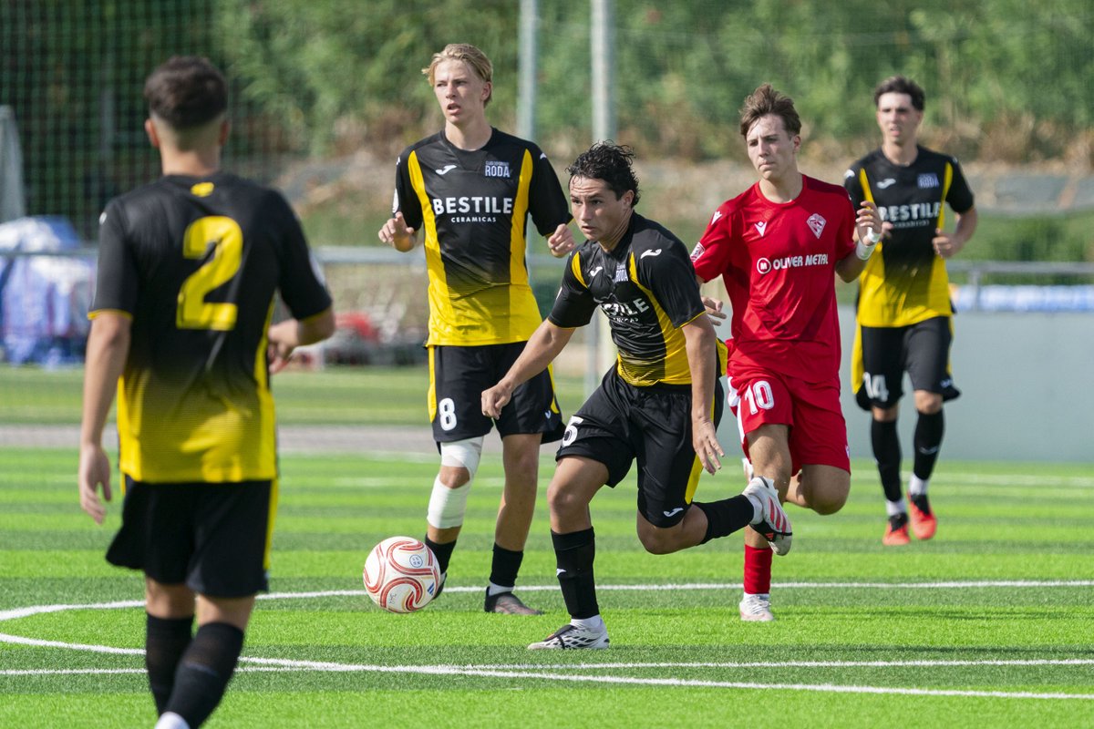 cdroda's tweet photo. GALERÍA 📸 | Triunfo del Juvenil A ante la AD Penya Arrabal (1-0) para arrancar en #DivisióndeHonor ✅.
Imágenes disponibles aquí 👉 https://t.co/SmKN8vlQvJ
#CDRoda #SomRoda https://t.co/dMQ9OBDWL9