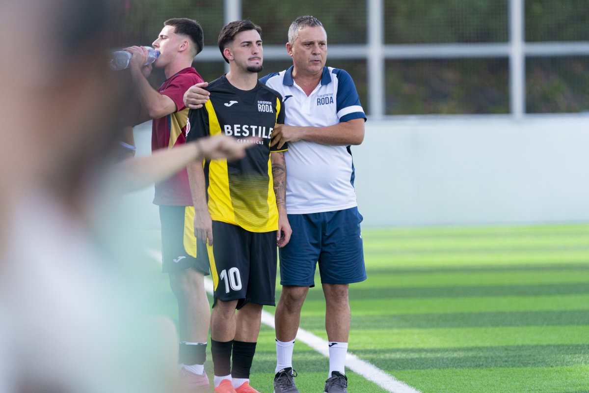 cdroda's tweet photo. GALERÍA 📸 | Triunfo del Juvenil A ante la AD Penya Arrabal (1-0) para arrancar en #DivisióndeHonor ✅.
Imágenes disponibles aquí 👉 https://t.co/SmKN8vlQvJ
#CDRoda #SomRoda https://t.co/dMQ9OBDWL9