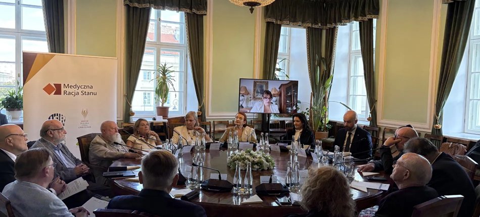 PSDiabetykow's tweet photo. 📢☝️Polacy żyją dłużej, ale na tle innych krajów europejskich są stosunkowo mocno schorowani. O kondycji zdrowotnej polskich seniorów rozmawiali eksperci Medycznej Racji Stanu 25 sierpnia br.
https://t.co/0u4NFgSfH5 https://t.co/Q0H6RL8kNZ