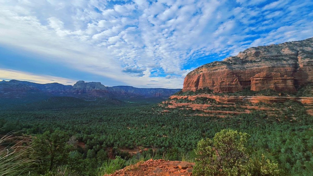 ScarletStefwty's tweet photo. Exploring Arizona! Sedona is incredible! Thanks for telling me about this place! https://t.co/YhU5vBZGfR