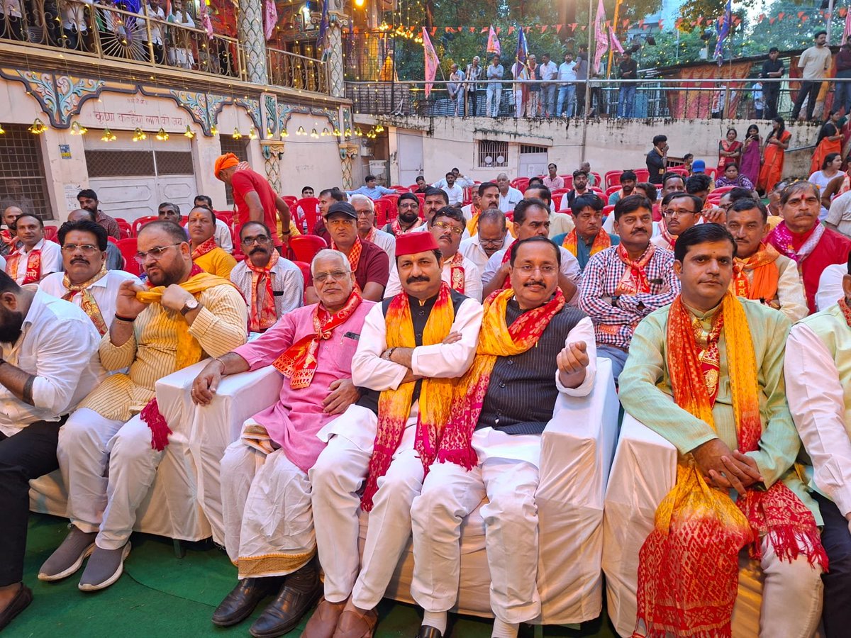 AnujPra28011272's tweet photo. श्री कृष्ण जन्माष्टमी (6 सितंबर) समारोह / धर्म सभा भोपाल में परम पूज्यनीय संत, सदी की सबसे बड़ी तपस्या कर रहे आलौकिक शक्तियों के केंद्र, प्रकृति संरक्षक @DadaGuruVani दादा गुरु भगवान जी का प्रेरणादायक उद्बोधन सुनकर सभी धर्मप्रेमियों का मन प्रफुल्लित हो गया l 

#जन्माष्टमी 
#dada https://t.co/3J02KOb4u6