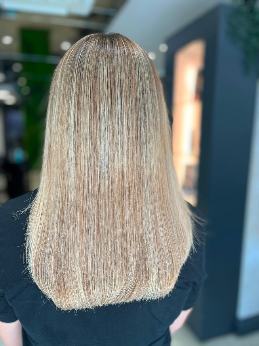 jackelitahh's tweet photo. Blonde, glossy, and effortlessly polished. A fresh finish that speaks for itself. Colour and cut by our stylist Alicia. https://t.co/GctH1uZXfT